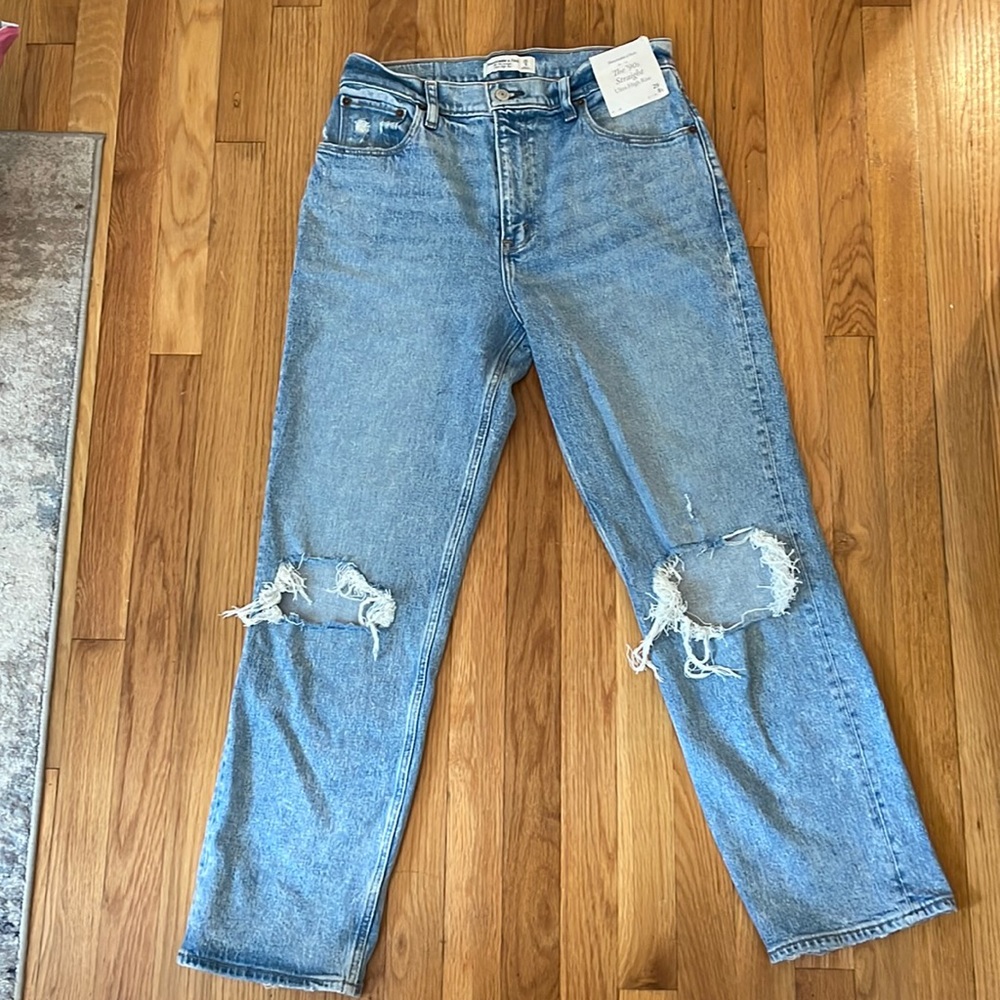 Abercrombie NWT 90’s straight ultra high rise jeans